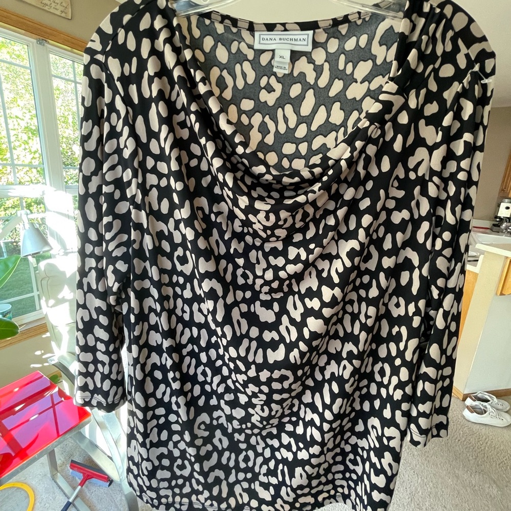 Dana Buchman Patterned Draped Lined 3/4 Sleeve‎ Blouse. Women’s Large.